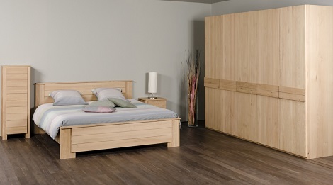 Catania Rustiek E69 ,eiken hout, tweepersoonsbed, nachtkast, draaideurkast, vijf deuren